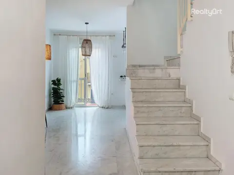 Dúplex en Av Primero de Mayo