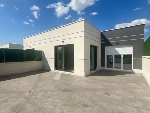 Casa adosada en calle Alcalde Don Leoncio Mateos