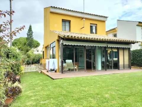 Chalet en Fuentebravia