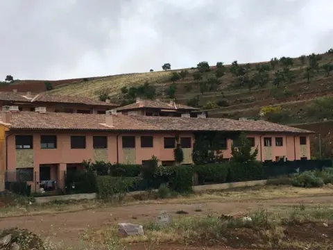Casa adosada en Centro Herrera de los Navarros