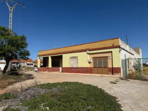 Finca rústica en El Plan-Polígono de Santa Ana