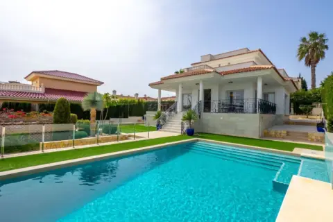 Casa en calle Islas Baleares