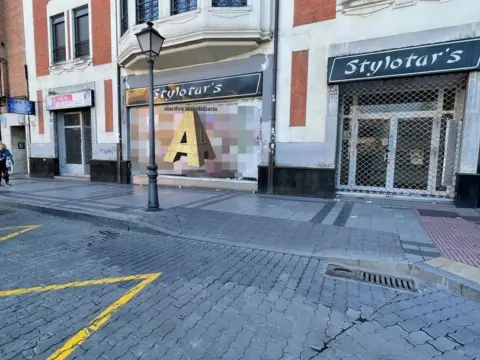 Local comercial en Plaza de León, 5