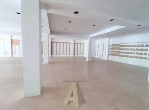 Local comercial en Plaza de León, 5