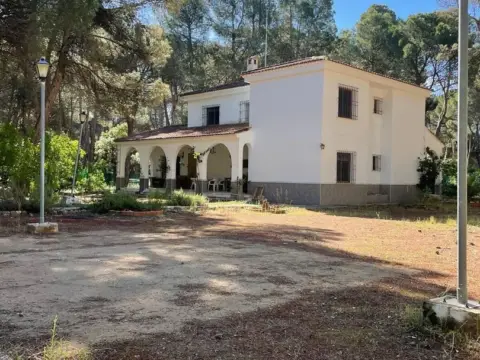 Chalet en Urbanización Pinares del Júcar