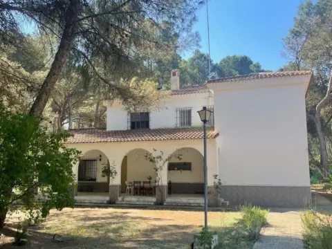Chalet en Urbanización Pinares del Júcar