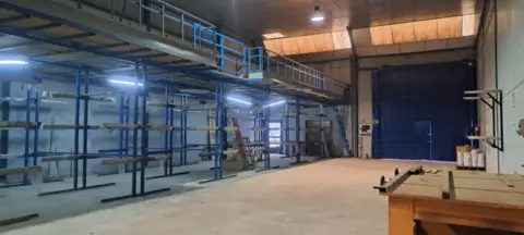 Nave industrial en calle de Uruguay