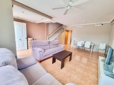 Casa en Avda 1º de Mayo