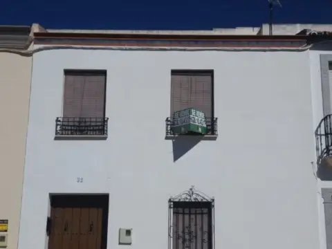 Casa adossada a calle del Carmen, 32