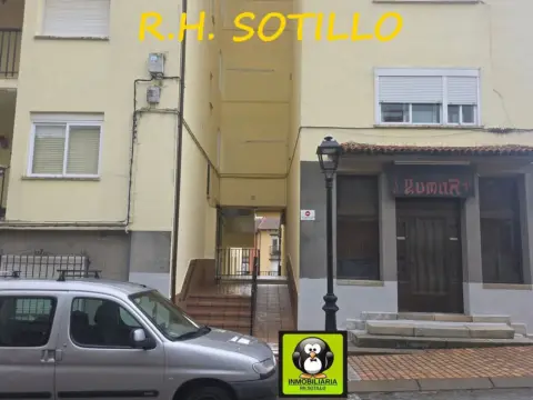 Piso en calle de Navarejos, 51