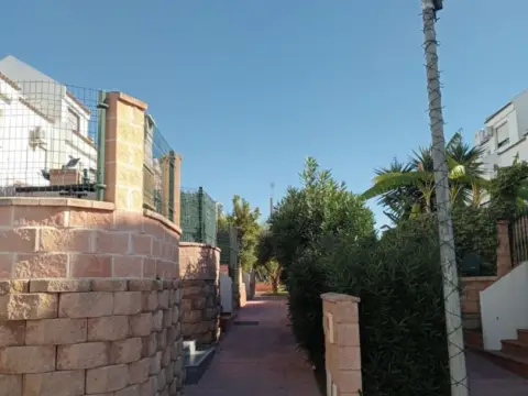Casa adosada en Avenida de Magallanes