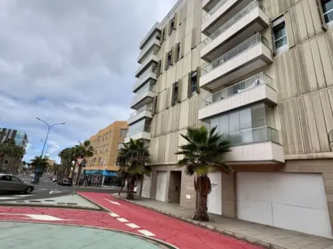 Piso en calle Castillejos, 95