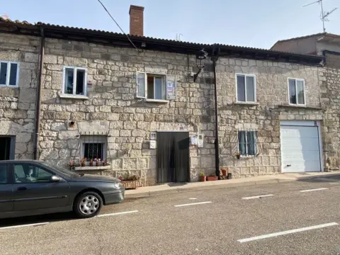 Casa rústica en calle de los Estudiantes