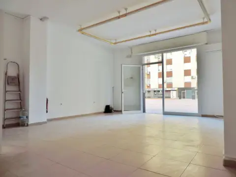 Local comercial en Nueva Andalucia