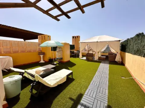 Casa adosada en calle de las Higueras