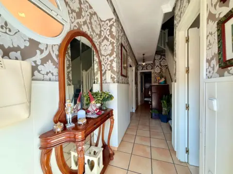 Casa adosada en calle Manuel Rosero