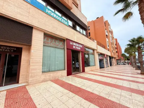 Local comercial en Avenida de la Fabriquilla