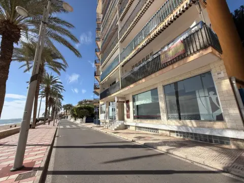 Local comercial en Paseo Marítimo de Aguadulce