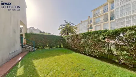Casa pareada en calle de Arousa
