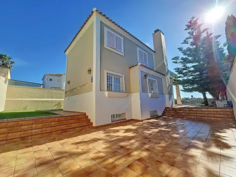 Casa en calle Miguel de Molina, 31