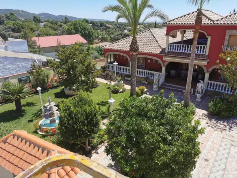 Chalet en Urbanización Colina, 104