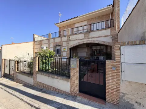 Casa adosada en El Carpio de Tajo