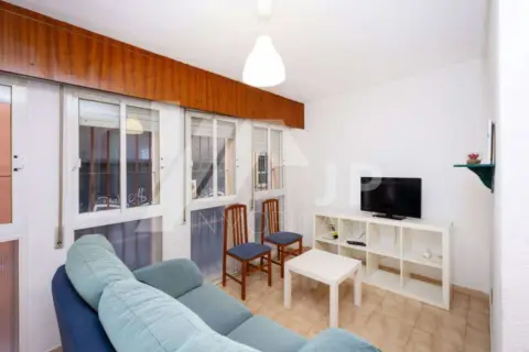 Piso en calle Hinojosa, 1