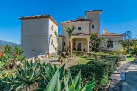 Casa pareada en Altos de Estepona