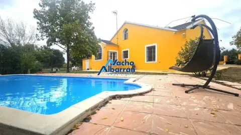 Chalet en María Auxiliadora-Barriada de Llera