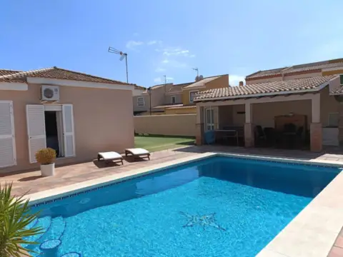 Chalet en calle Salvador Dalí