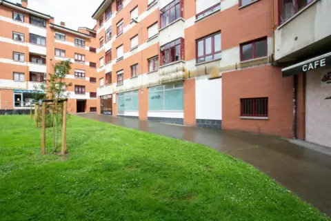 Local comercial en calle Puerto Pajares