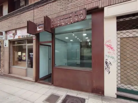 Local comercial en calle de Pérez de Ayala