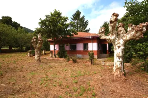 Casa en calle Las Vegas, Figaredo