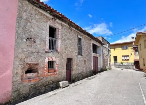 Casa pareada en calle Huergo