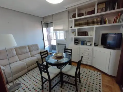 Piso en calle Hnos Menendez Pidal