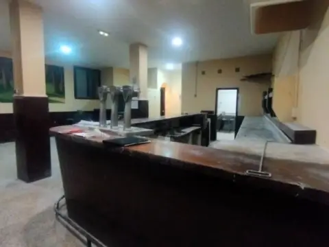Local comercial en calle del Río Narcea, 27