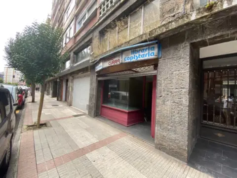Local comercial en Avenida de Manuel Llaneza, 60