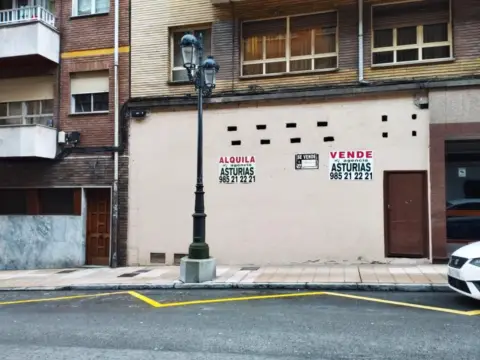 Local comercial en calle Montes del Sueve