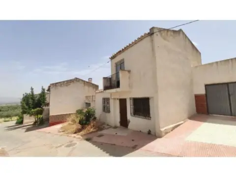 Casa adosada en calle de Sierra Nevada