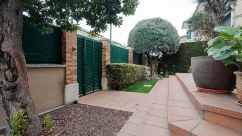 Chalet en calle de la Adelfa, 4