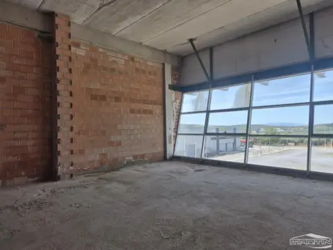Almacén en calle de Luisa López Fijo