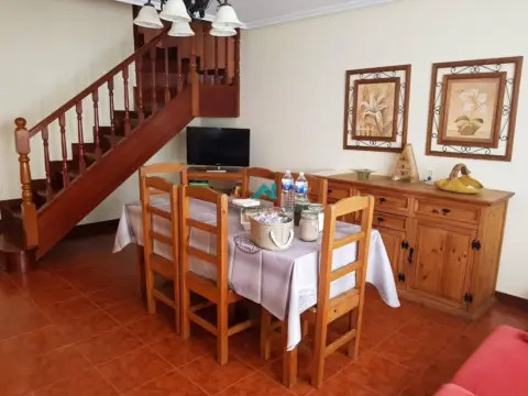 Casa pareada en calle Las Llanas