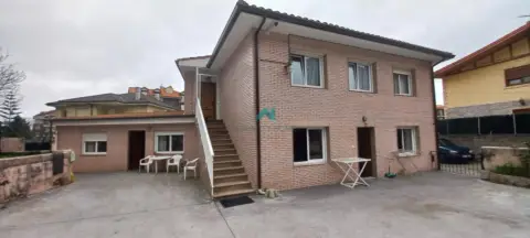 Casa en Helgueras