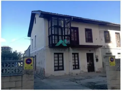 Casa en calle del Escultor Teodoro Calderón