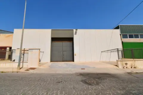 Nave industrial en Santa María del Águila