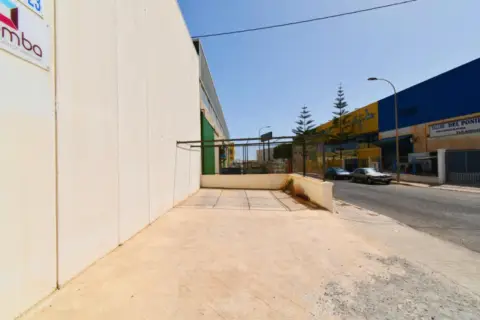 Nave industrial en Santa María del Águila