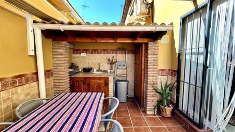 Casa adosada en Mangas Verdes - Las Flores