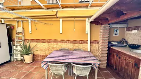 Casa adosada en Mangas Verdes - Las Flores