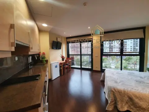 Estudio en Avenida de las Cortes Valencianas, 46