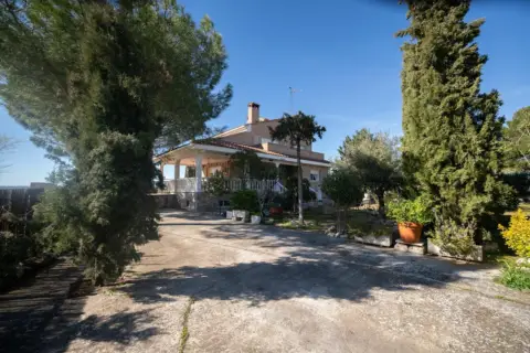 Chalet en Camino Viñas